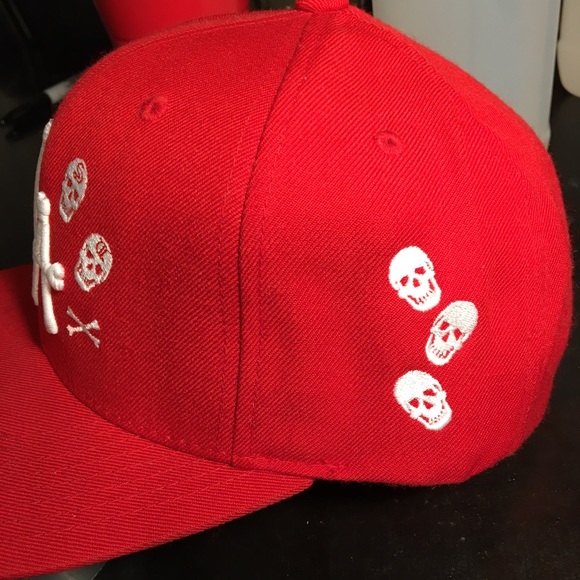 Red Los Angeles Skull And Bone SnapBack - Picture 4 of 4